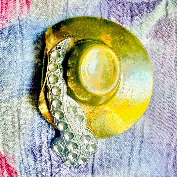 Vintage Cavalier Brass Cowboy Hat Rhinestone Feather Plume Brooch Pin - Picture 7 of 10